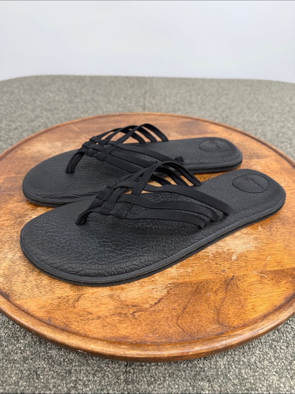 Sanuk Sandals Wm 9 Yoga Salty Black Strappy Flip Flop Thong Yoga Mat Beach Surf